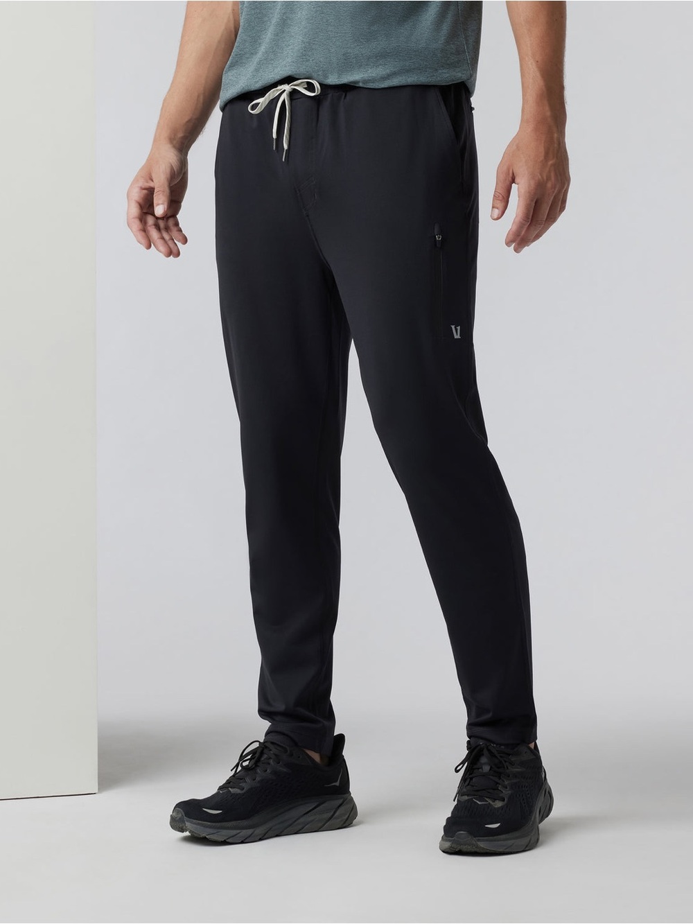 Vuori Sunday Performance Track Pant 2.0
Mens size Medium in Black